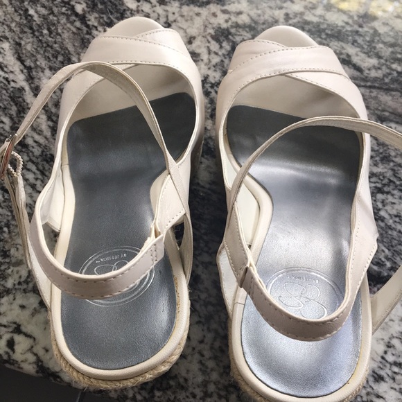 Jessica Simpson Off white platform sandals - Picture 5 of 12